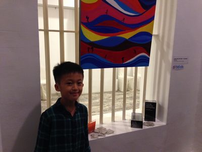 星でアートショー 最初に売れた作品は10歳の少年による絵画