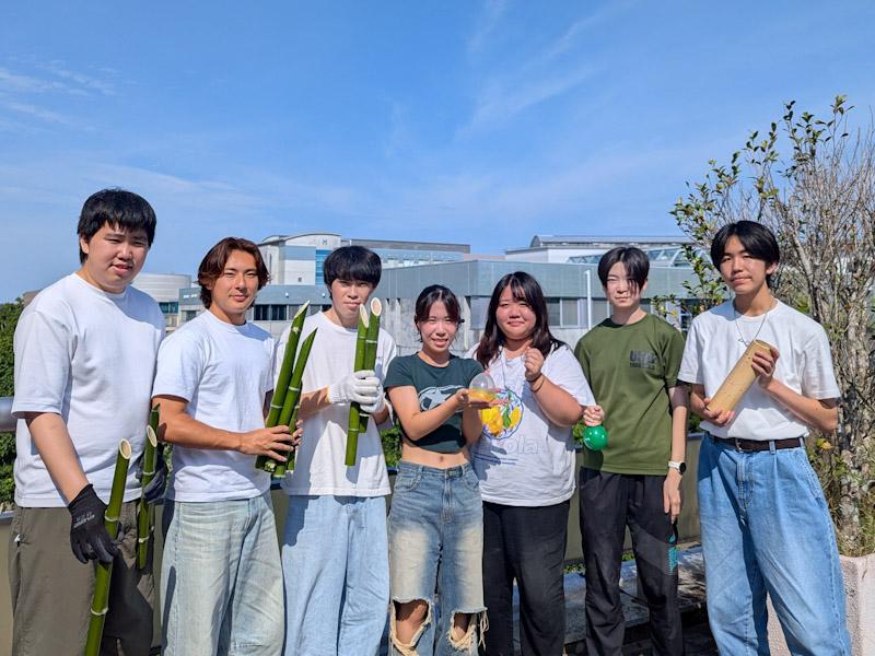 カフェに初挑戦する地域生態系保全ゼミのメンバー