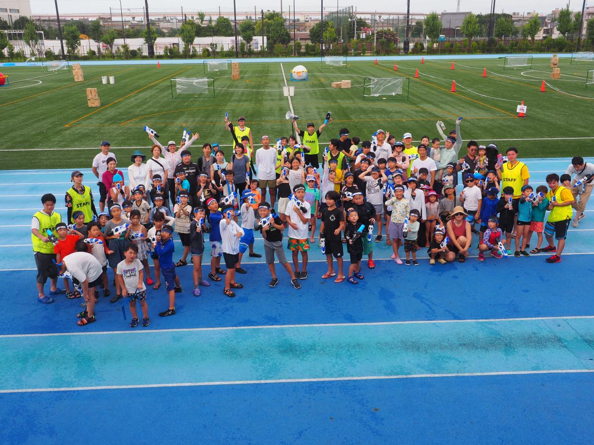 子ども向けの水遊びイベント「水鉄砲deバトル」の参加者