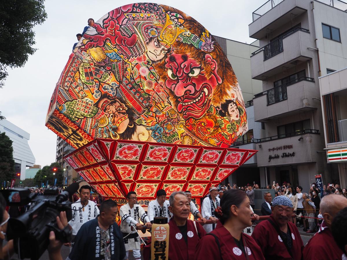 北斎通りを練り歩く「弘前ねぷた」
