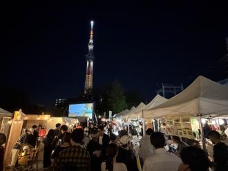 隅田公園「パークシネマ」2日目も盛況　映画と屋台楽しむ人でにぎわう