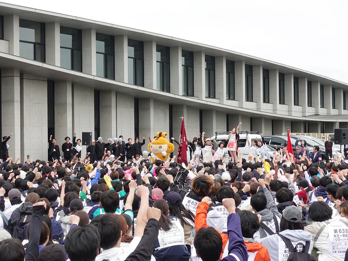 今年5月に開催された「第63回本庄〜早稲田100キロハイク」の様子