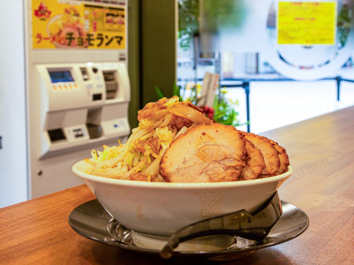 同店の「ぶたラーメン」。野菜は「マシ」