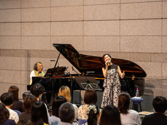 高松市美で宮川彬良さん・安利さん親子演奏　「クインテット」名曲響く