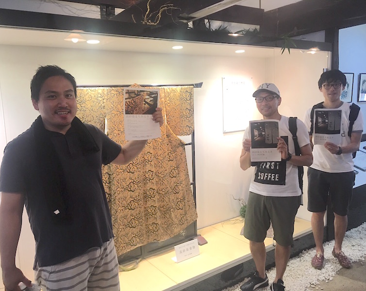 参加を呼び掛ける寄玉さん(左)