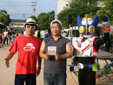 檀上からラジオ体操を指揮した播州一さん(左)播州弁ラジオ体操を考案した竹内茂雄さん(中)ご当地ヒーローの「曽根レンジャー」(右)