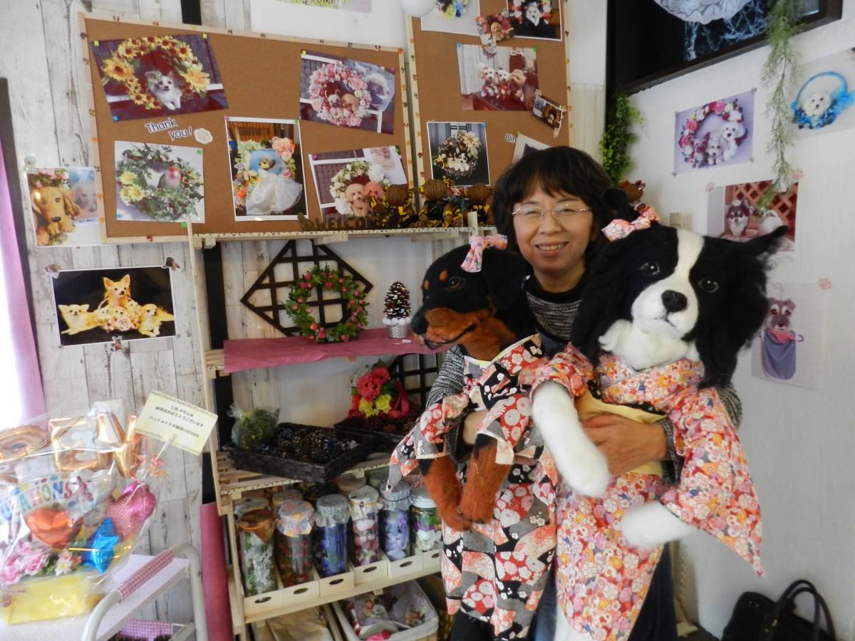 「工房 犬もん」の服部さんと作品