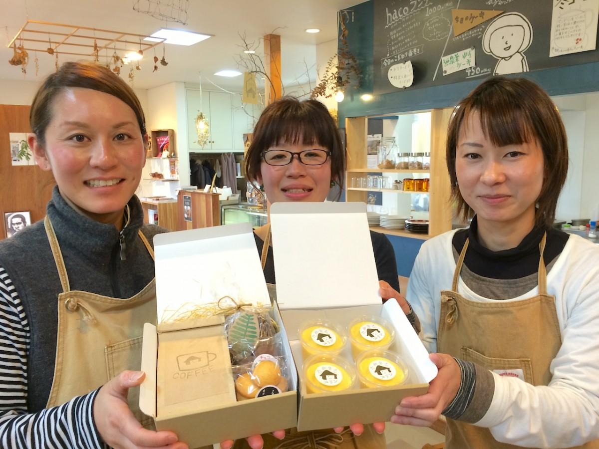 はま茶スタッフの福冨絢子さん(左)黒川妙子さん(中)八木貴子さん(右)