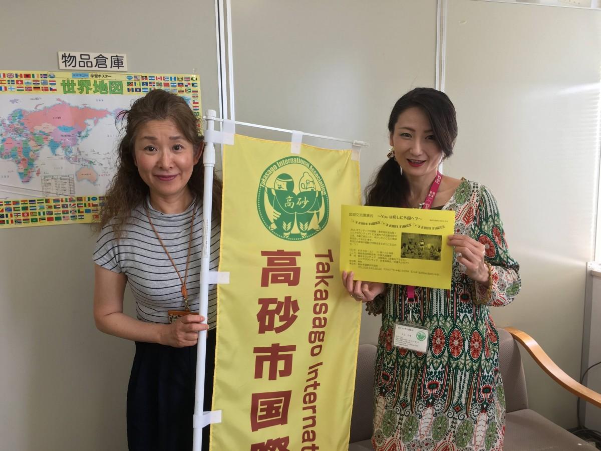 イベントをPRする片岡さわ子さん(左)と中山千尋さん(右)