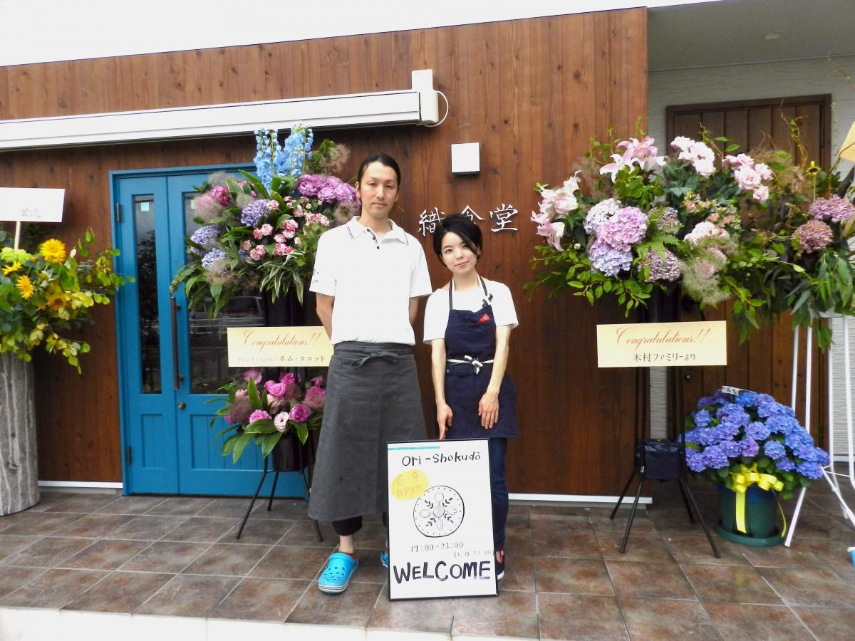 オーナーシェフの佐藤寿幸さんと妻でマネジャーの沙織さん