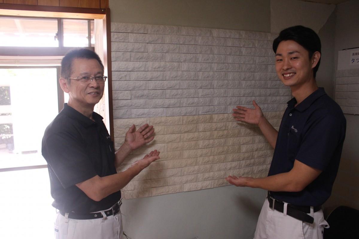 タツタイルをPRする岸本和樹さん(左)と岸本憲征さん(右)