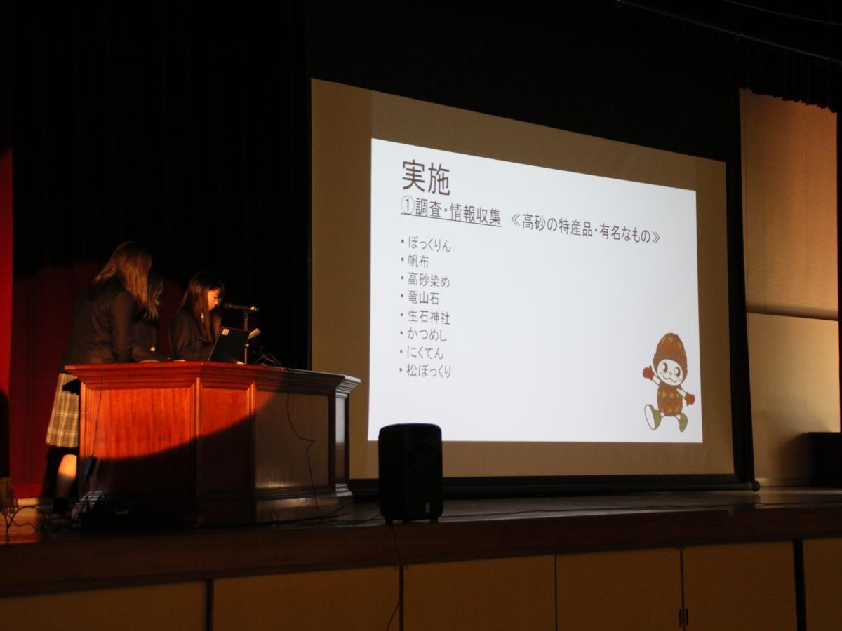 発表する生徒