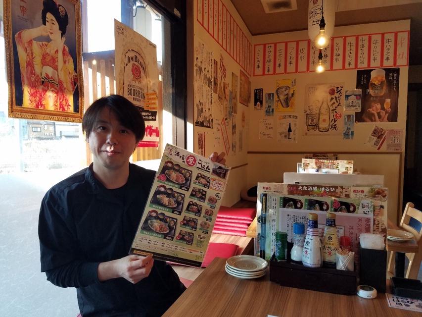 ランチをPRする小口オーナー