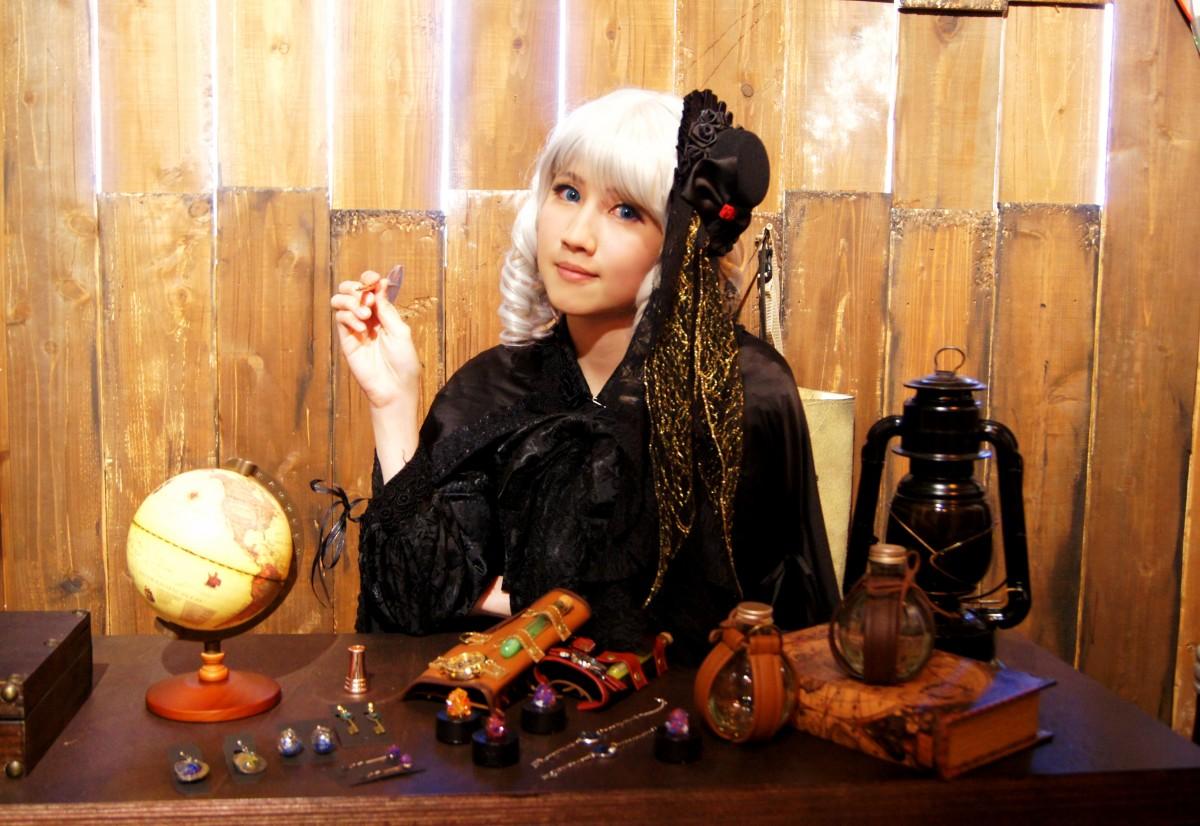魔女に扮してカウンター越しに出迎えてくれた「Suzu」さん