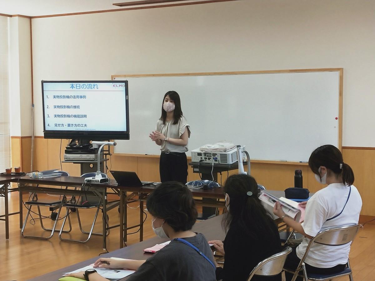 実物投影機メーカーによる研修会の様子
