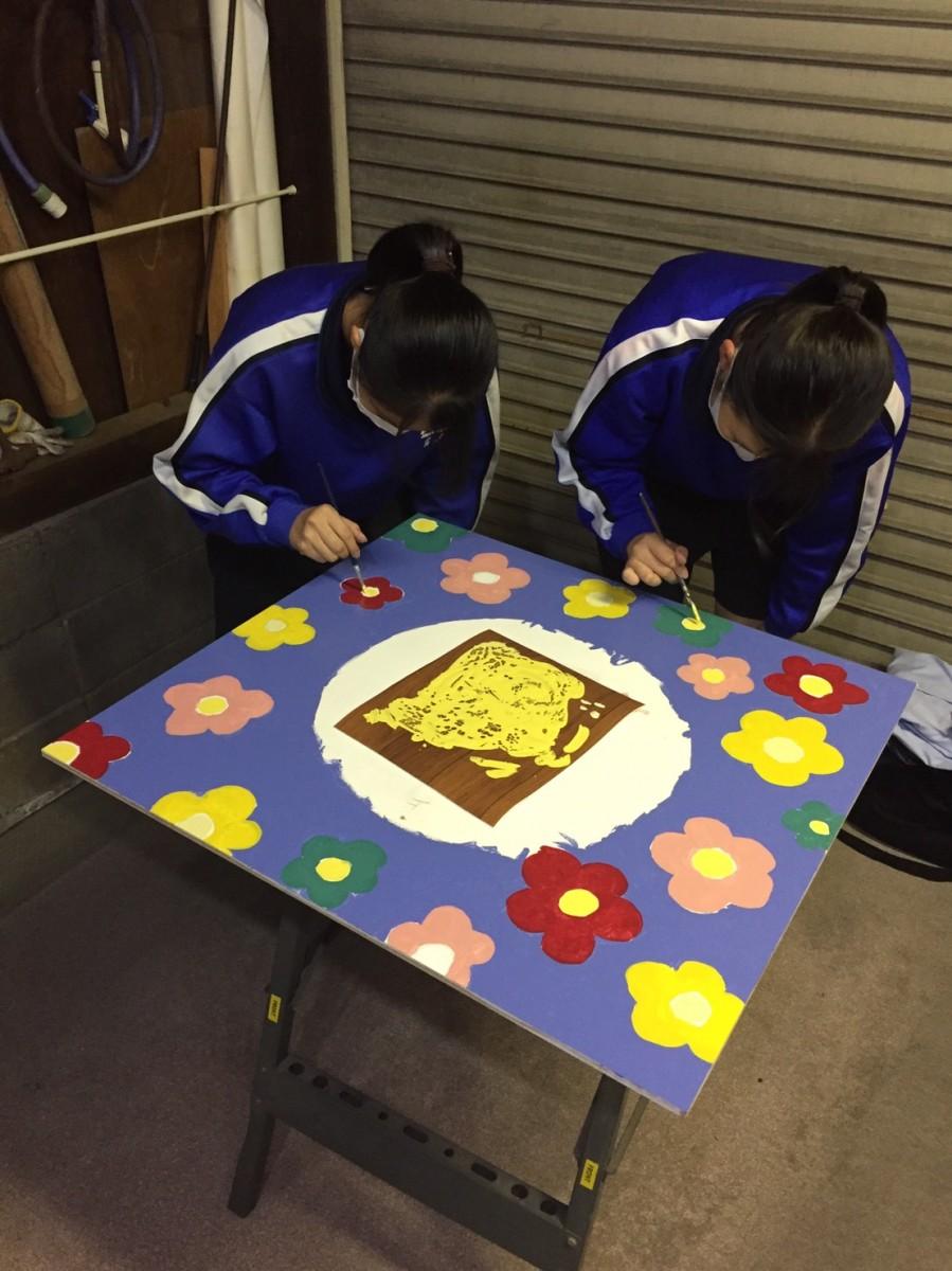 高砂南高校の生徒が作業している様子