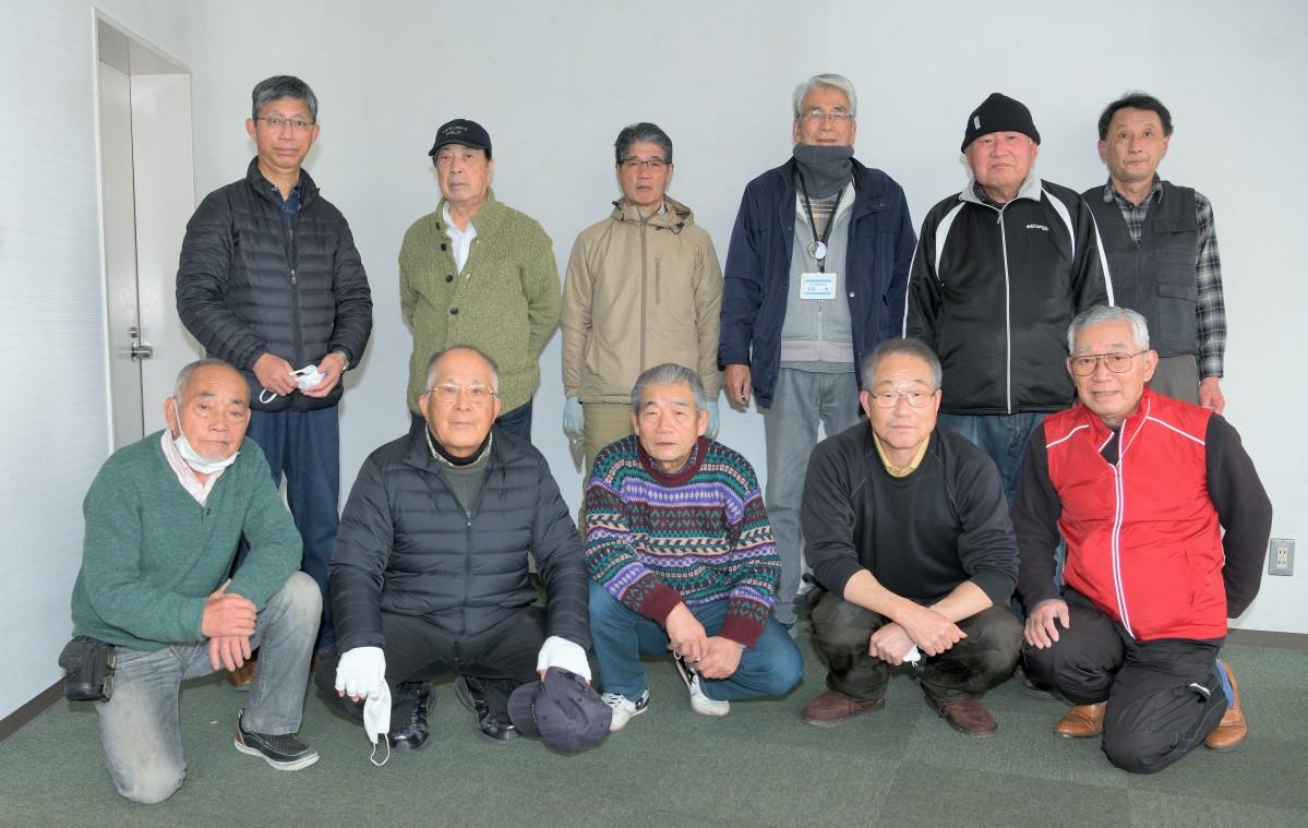 石の宝殿研究会と支援メンバー
