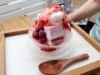 高砂の洋菓子店でかき氷 生クリームとミニケーキをトッピングに