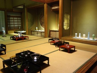 富山・黒部の善巧寺で民芸と仏教の関わりテーマの展示会 対談、演奏会も