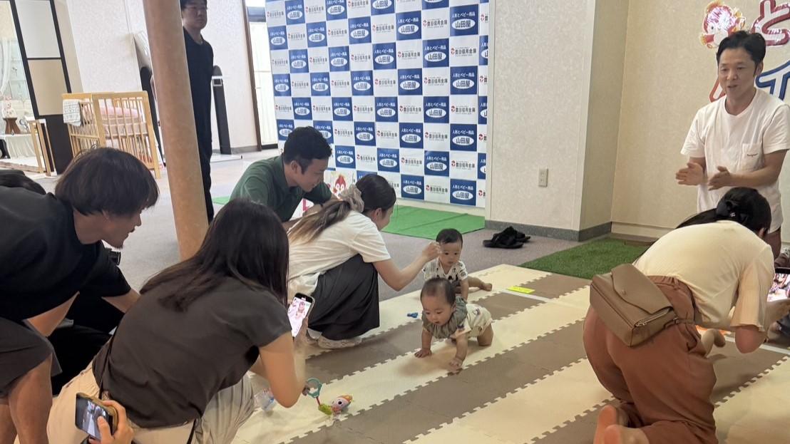 ハイハイレースの様子。