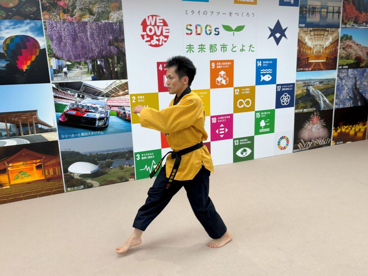 「2025春川韓国国際オープンテコンドー選手権大会」のプムセ種目 U60 男子の部で準優勝を果たした石原範和さん。