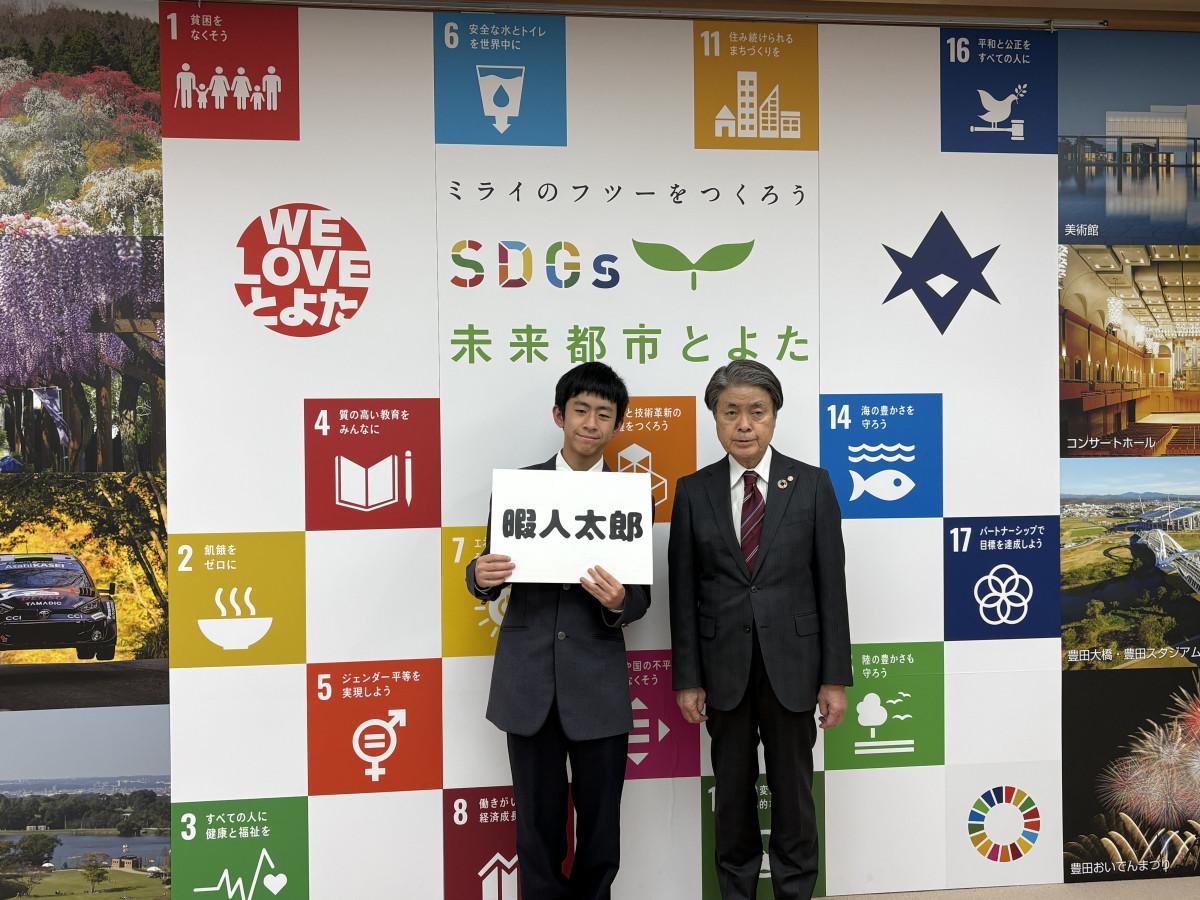 「第4回とよたお笑いグランプリ」で優勝した「暇人太郎（ひまじんたろう）」さん。