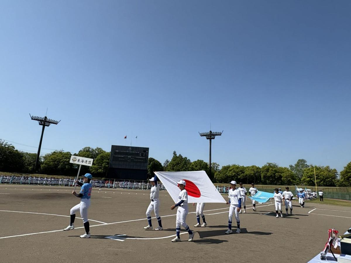 選手入場の様子。