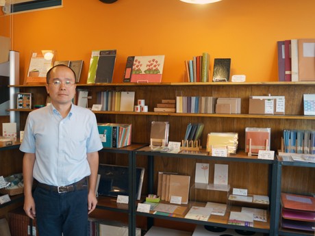 紙の雑貨店「プラスオレンジ」が刷新-根津店閉店、日暮里店に統合