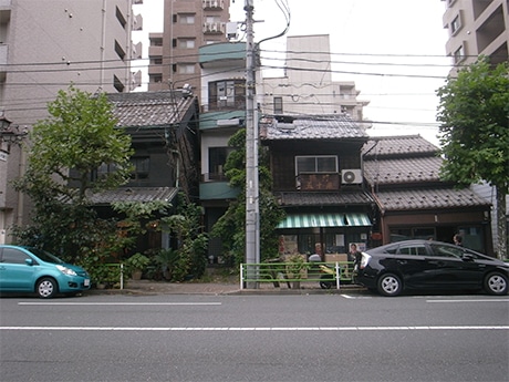 根岸の築100年越えの古民家解体へ-高層マンションへ建て替え