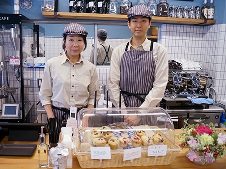千駄木にマフィンと自家焙煎コーヒー店「az cafe」 叔母とおいで開店