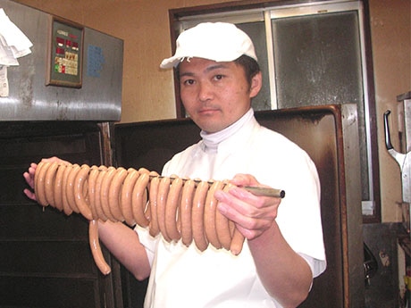 入谷の手作りハム店が18年目 高級食材使いリーズナブルに提供