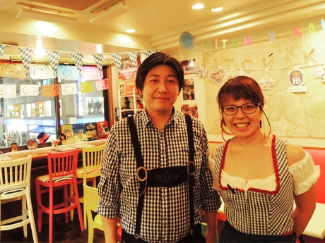 上野に世界一周夫婦のワールドキッチン 70種超のボトルビールも