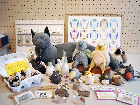 谷中のギャラリーで鳥と猫がテーマの作品展 11組の作家が参加