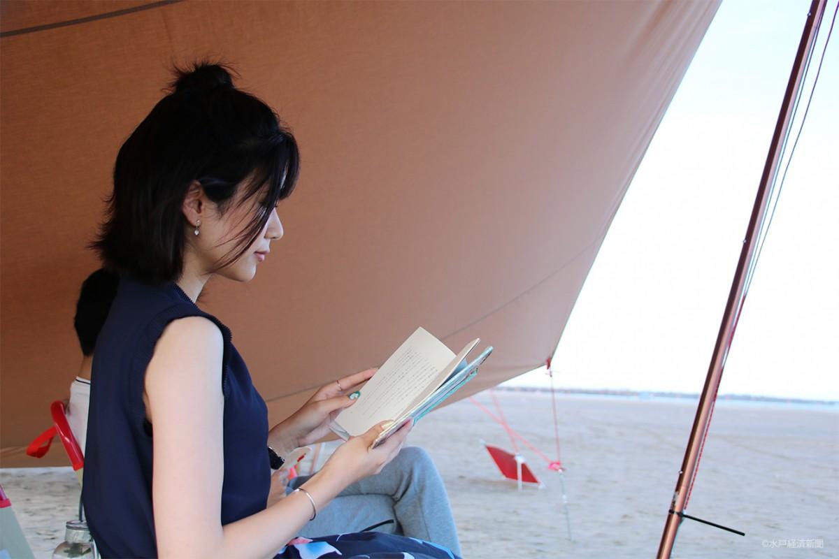 読書を楽しむ利用者