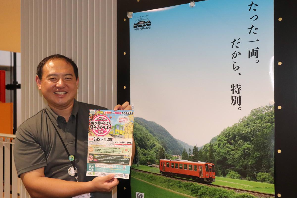 チラシを手に参加を呼びかける冨岡さん