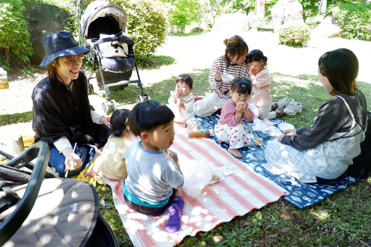 おにぎりを?張る子と?もたち