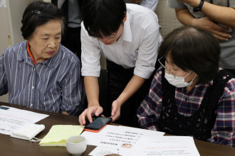 雲南で高校生が高齢者向けスマホ教室　デジタル推進員の認証取得に向け実践