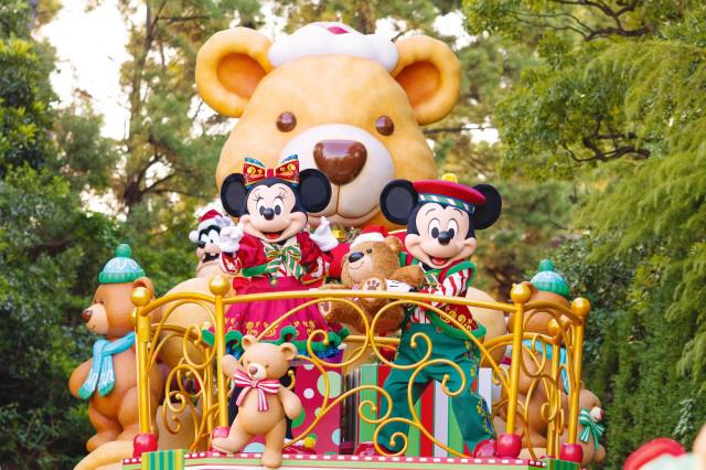 新パレード「トイズ・ワンダラス・クリスマス」 ©Disney