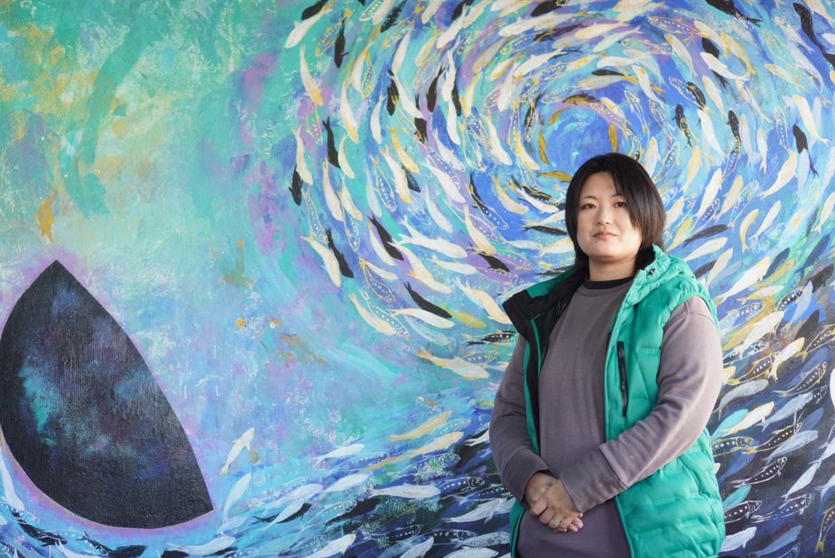 作品「水と魚の部屋」と竹内さん