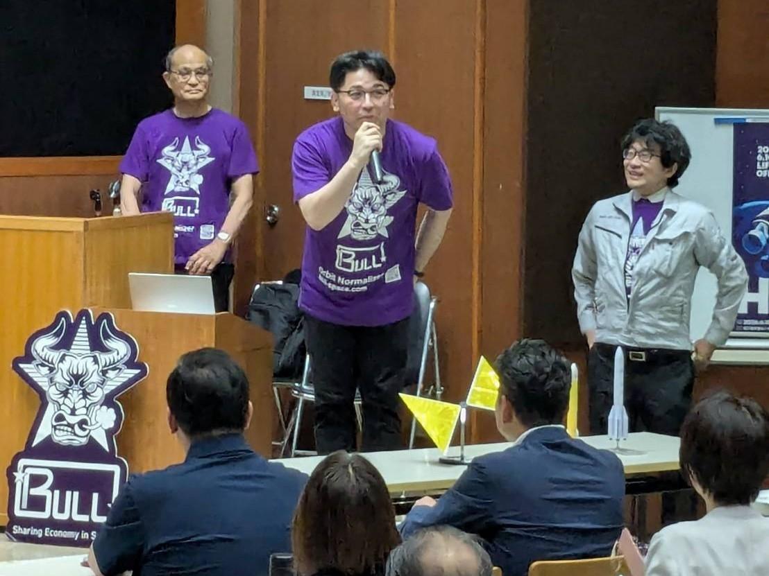 「航空宇宙セミナー」（右から）鶴田さん、宇藤さん、BULL技術顧問の樋口健さん