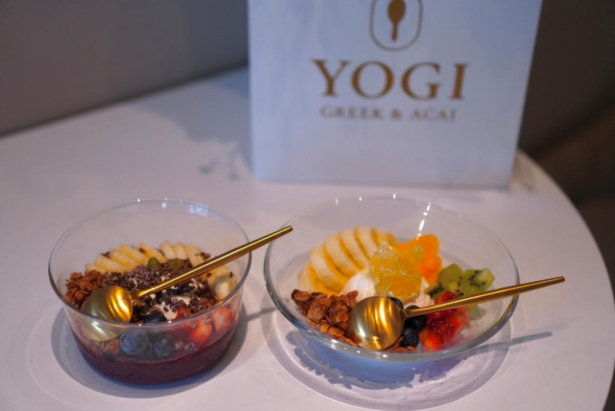 「YOGI」の商品（左から）アサイーとグリークヨーグルト