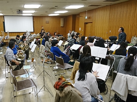 定期演奏会に向け練習に励む団員たち