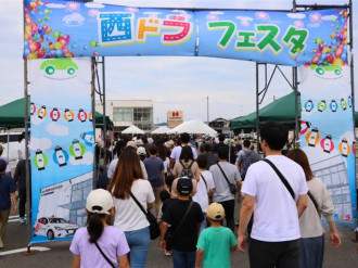 宇部で「西ドラフェスタ」　楽しく学ぶ交通安全、パトカー乗車体験も