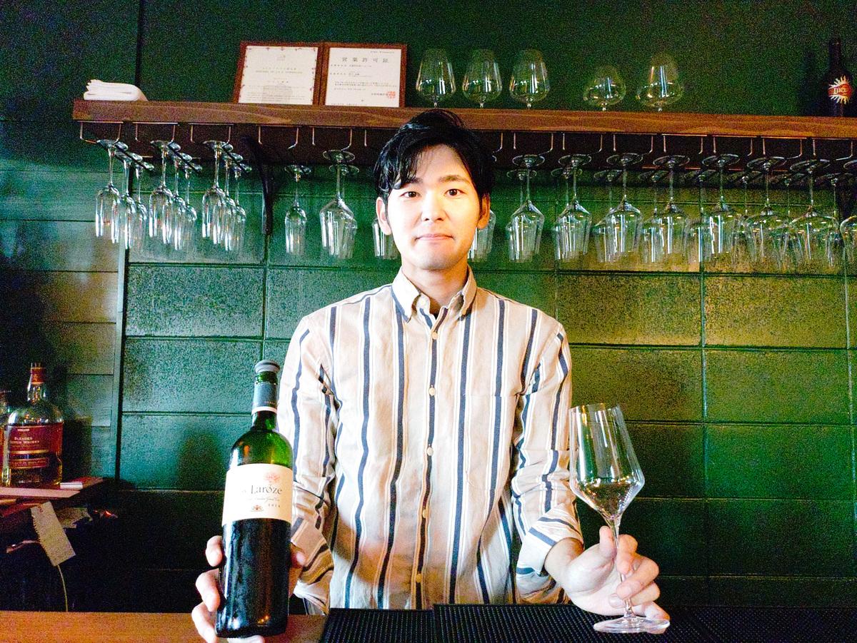 仲川さんは「1杯300円から飲めるので、気軽に飲みにきてほしい」と話す
