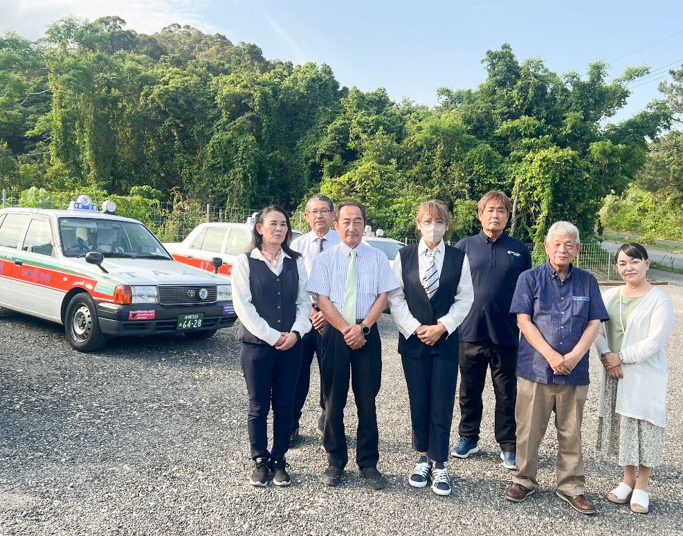 「沖東交通」名護営業所のスタッフ