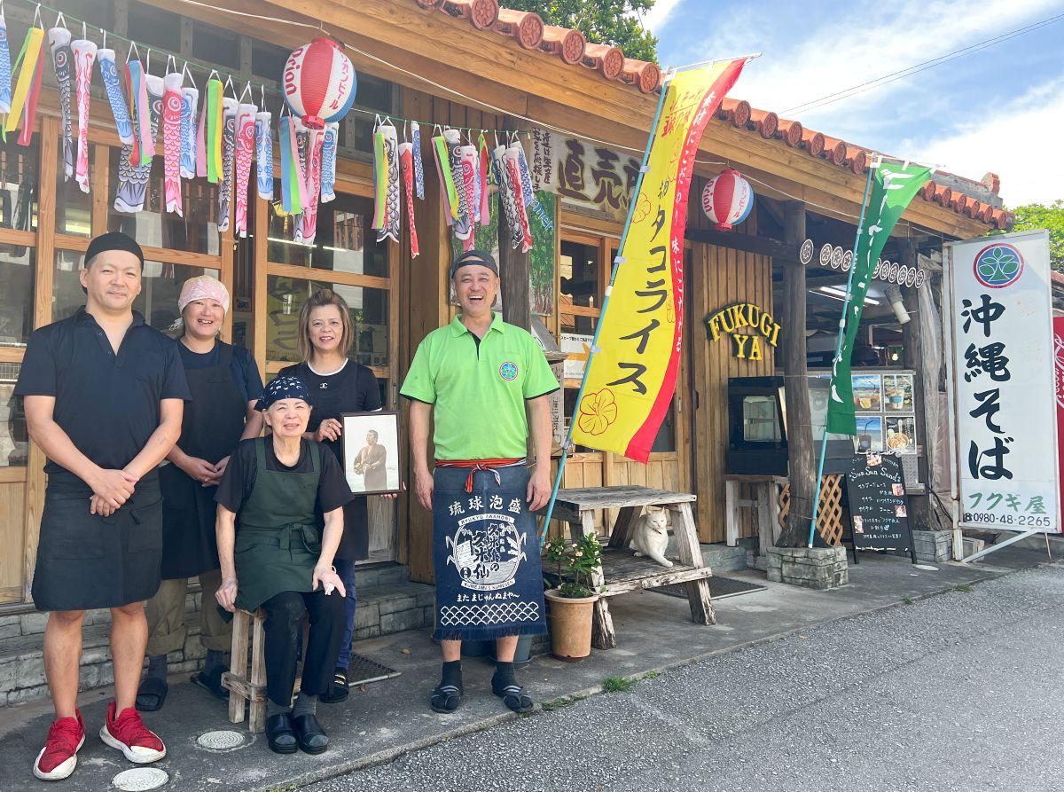 「これからも変わらず笑顔でお客さまを迎えたい」と話す「フクギ屋」スタッフ