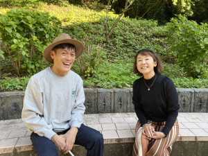 公演「グレイッシュとモモ」のモモ役・東野醒子さんとジジ役・有友正隆さん、視覚障害を受け入れ夫婦で舞台に立つ