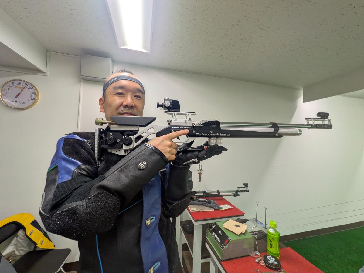 合宿で練習するデフリンピック・射撃の永田英司さん(提供=永田英司さん)